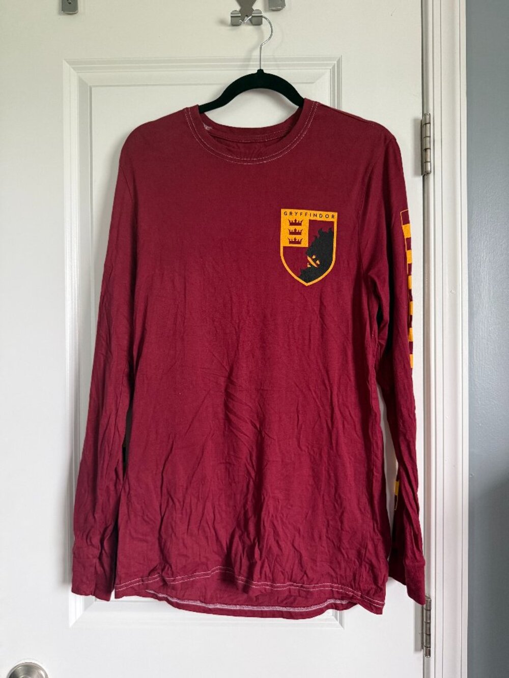 BoxLunch Harry Potter Gryffindor Long Sleeve T-Shirt Size Small Maroon Crest